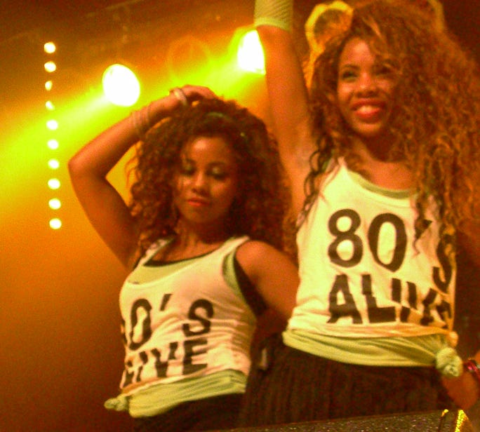 Das pinke Auto der achtziger Jahre Fernsehshow Formel eins mit u.a. Ingolf Lück. Genau diese Show ist die Basis für die moderierte Liveshow von 80s Alive